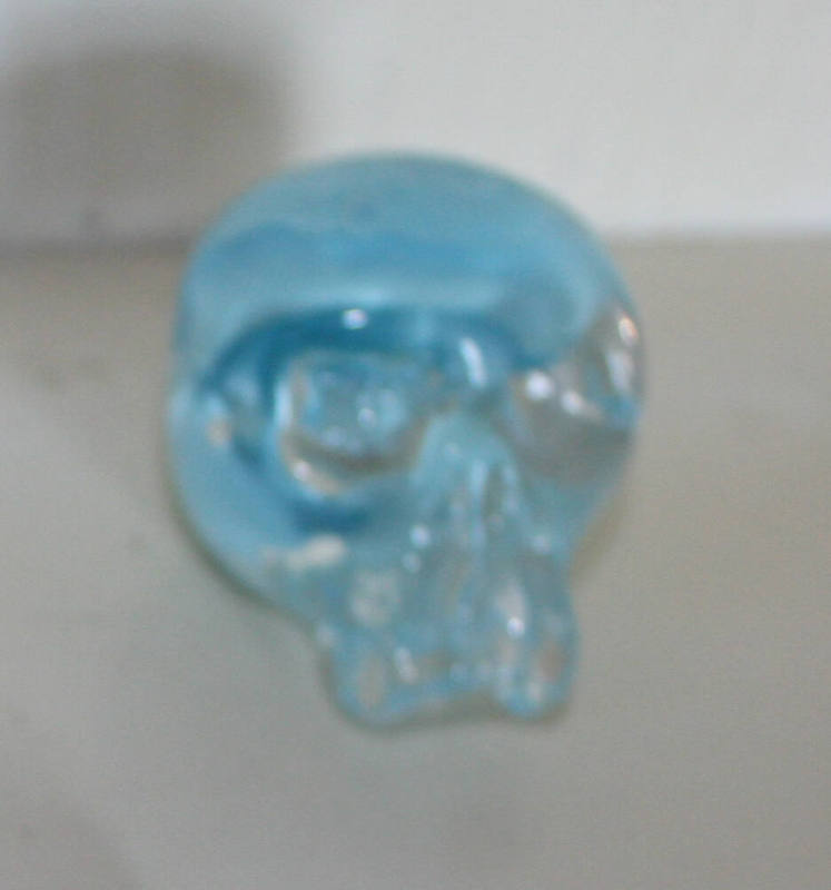 BRAINS Karolina blue青い顔の置物オブジェ Untitled (Blue skull) – Works – Tacoma